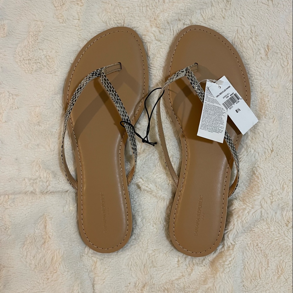 NWT Banana Republic flip flops